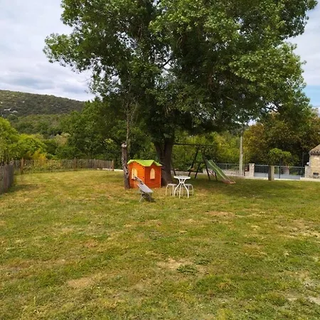 Au Pieds Des Gorges De L'ardeche