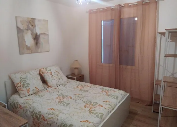 Au Pieds Des Gorges De L'ardeche