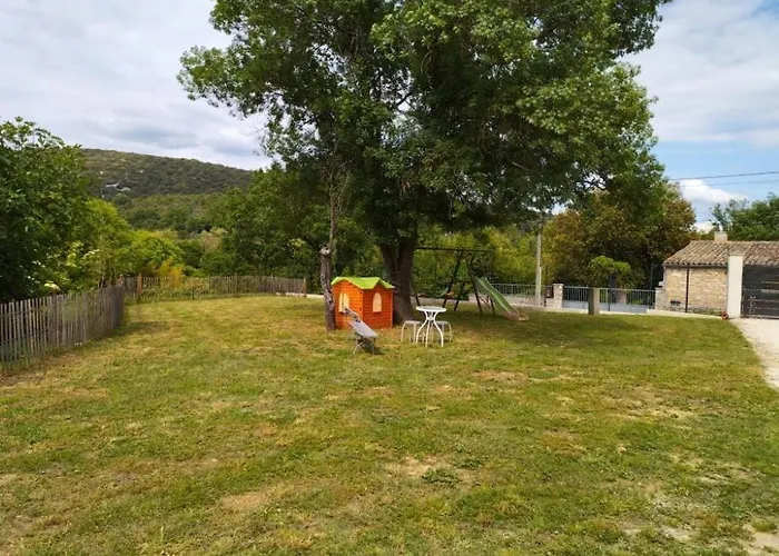 Au Pieds Des Gorges De L'ardeche