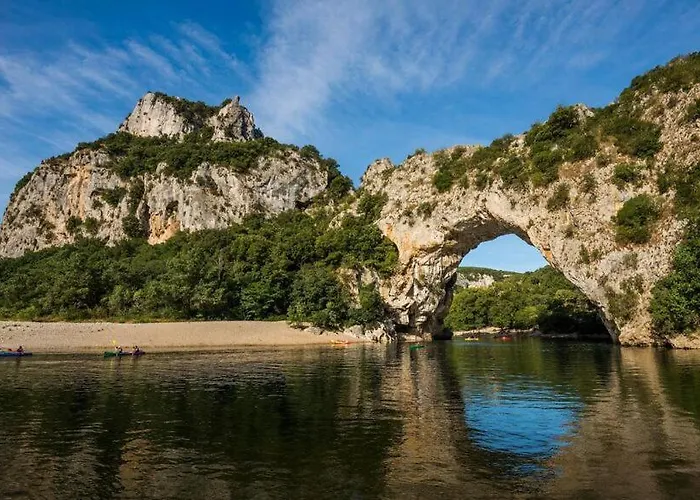 Casa de Férias Au Pieds Des Gorges De L'ardeche Laval-Saint-Roman