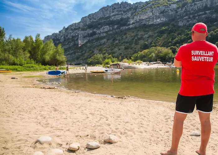 Au Pieds Des Gorges De L'ardeche *